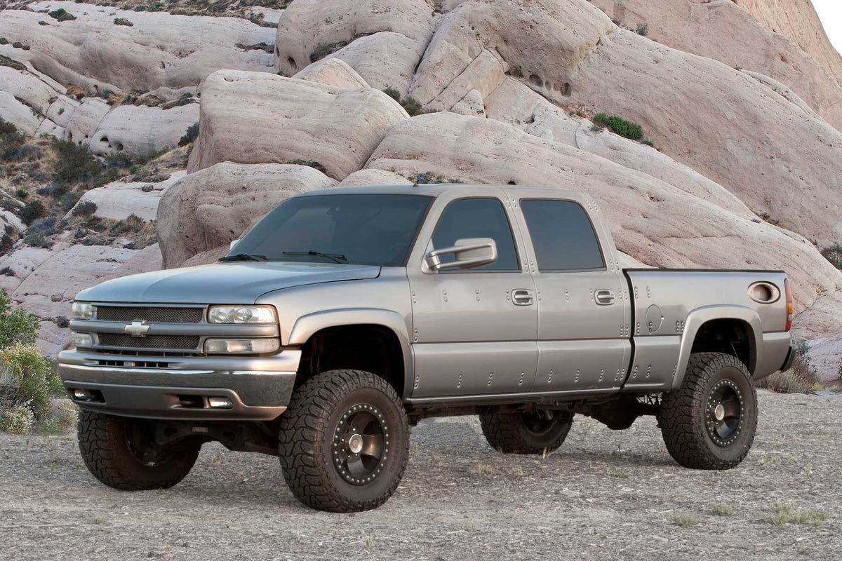 Suspension Lift Kit from Fabtech part number FTS21008BK